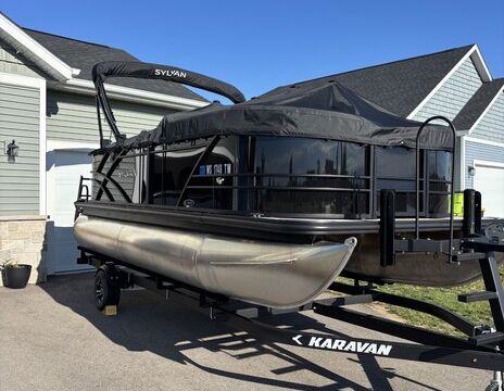 Pontoon Paradise: Sea Breeze Retreat