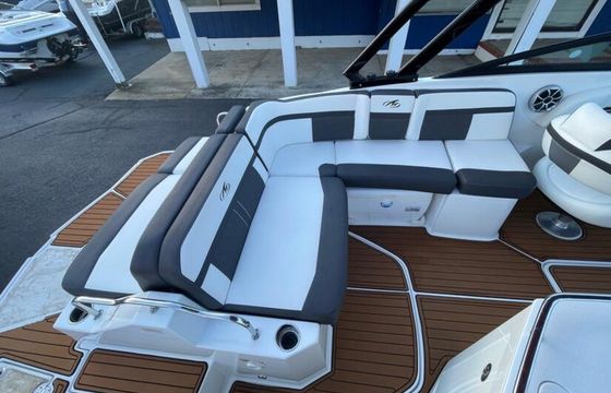 Tonka Boat Rentals~Monterey M6 25 Ft Lake Minnetonka ~