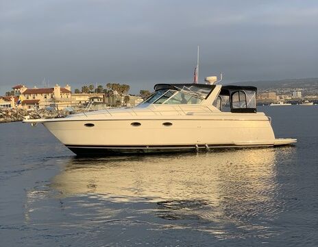 38' Tiara Cruising Yacht for Small Group Harbor Cruises in South Bay