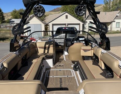 Moomba Makai 24' Fully Loaded Wakesurf Boat | Daily/Weekly