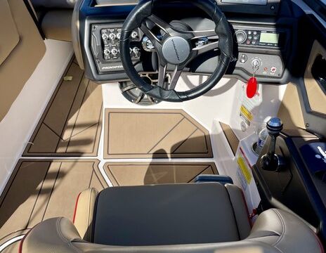 Moomba Makai 24' Fully Loaded Wakesurf Boat | Daily/Weekly