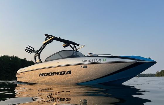 2018 Moomba Mondo Wakesurfing Boat