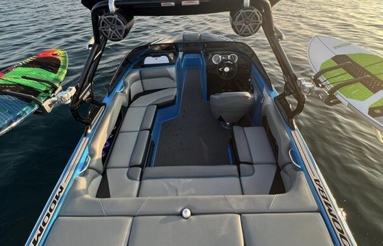 2018 Moomba Mondo Wakesurfing Boat