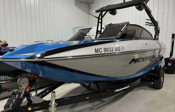 2018 Moomba Mondo Wakesurfing Boat