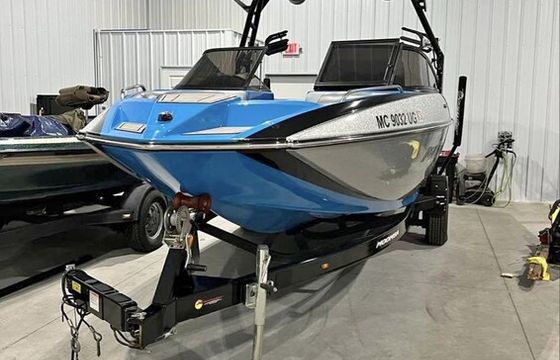 2018 Moomba Mondo Wakesurfing Boat