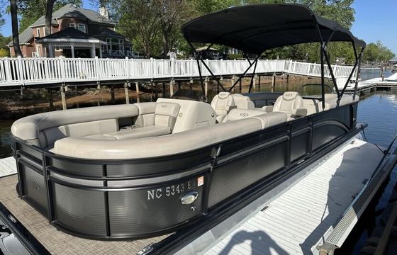 Cruise Lake Norman 24’ Harris Tritoon