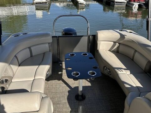 Cruise Lake Norman 24’ Harris Tritoon