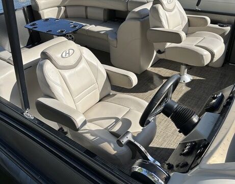 Cruise Lake Norman 24’ Harris Tritoon