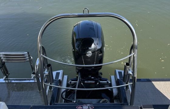 Cruise Lake Norman 24’ Harris Tritoon