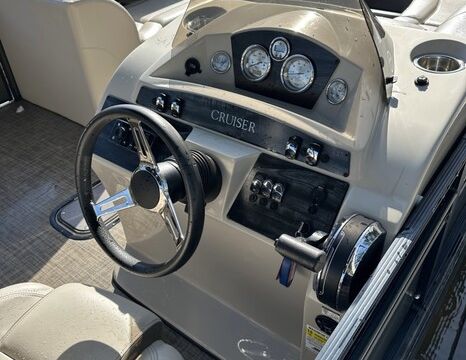 Cruise Lake Norman 24’ Harris Tritoon