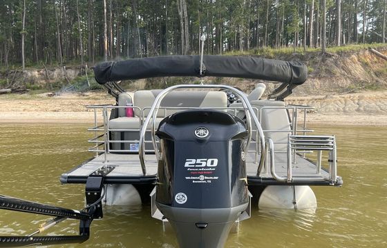 23’ StarCraft Tritoon | Seats 12 | Delivery Available