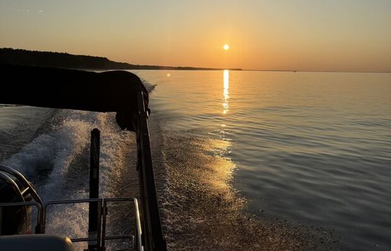23’ StarCraft Tritoon | Seats 12 | Delivery Available