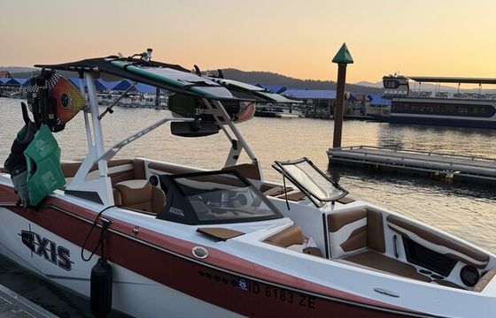 2024 Axis T235 wakesurf (16 people)