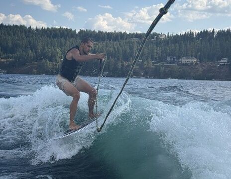 2024 Axis T235 wakesurf (16 people)