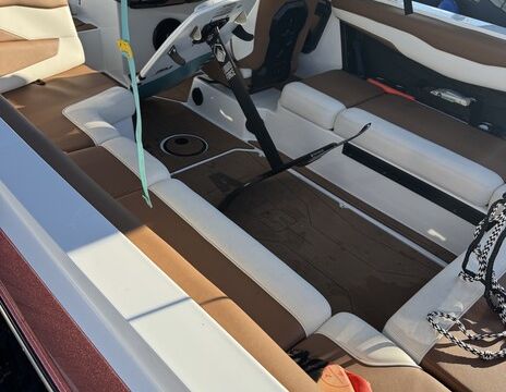 2024 Axis T235 wakesurf (16 people)