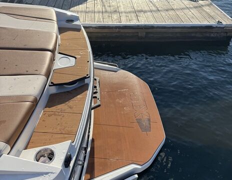 2024 Axis T235 wakesurf (16 people)