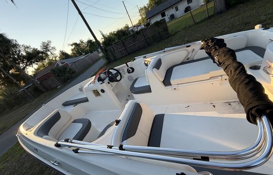 Sunny Escape — 18ft Bayliner Element