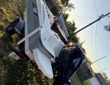 Sunny Escape — 18ft Bayliner Element
