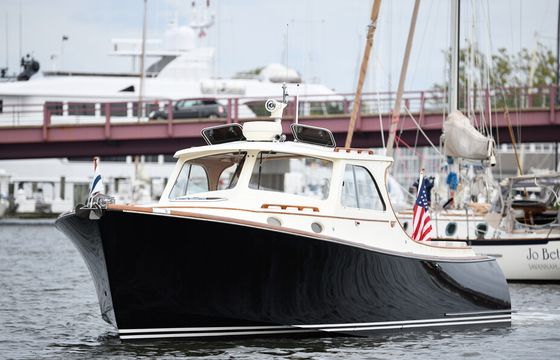 LUXURY YACHT RENTAL