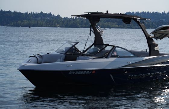 Malibu 23 LSV Wakesurf Boat – Lake Washington, No License Required
