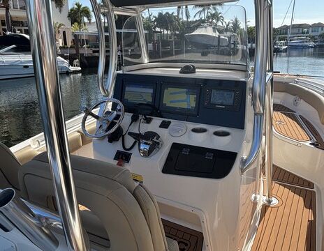 27ft Center Console. Explore South Flordia!