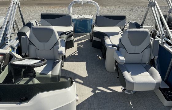 Brand-New 2025 Avalon LSZ Pontoon - Seats 12. Broken Bow Lake