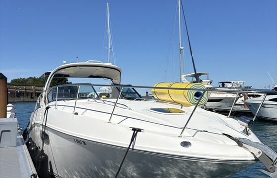 Luxurious 
37’ Sea Ray Sundancer out of Navy Pier Marina for up to 6!