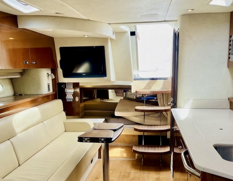 Luxurious 
37’ Sea Ray Sundancer out of Navy Pier Marina for up to 6!