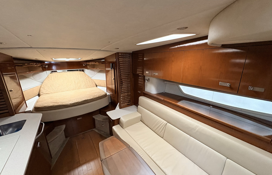 Luxurious 
37’ Sea Ray Sundancer out of Navy Pier Marina for up to 6!