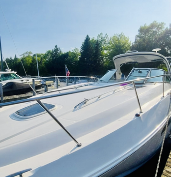 Luxurious 
37’ Sea Ray Sundancer out of Navy Pier Marina for up to 6!
