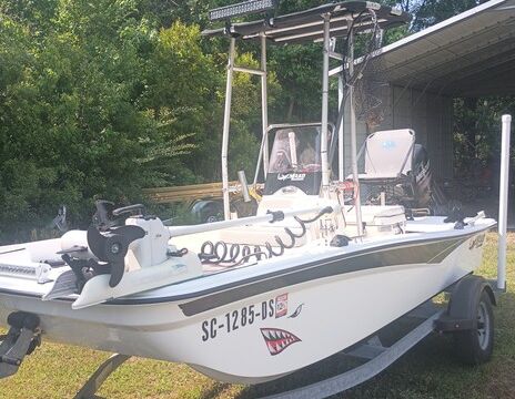 Mako Pro — Versatile 8-Rod Fishing Platform