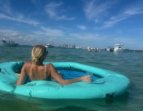 SEA MAVERICK 27’ | YOU DESIGN YOUR TOUR. ENJOY MIAMI WATER AND VIEWS