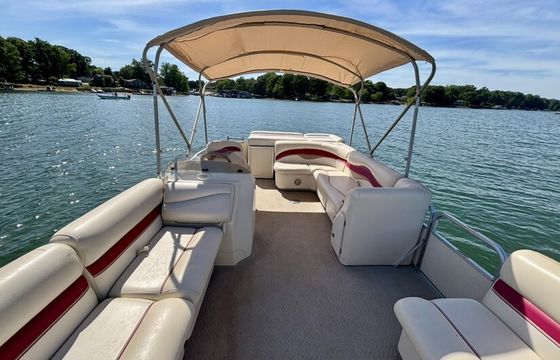 21' Sweetwater Pontoon Gas Included!