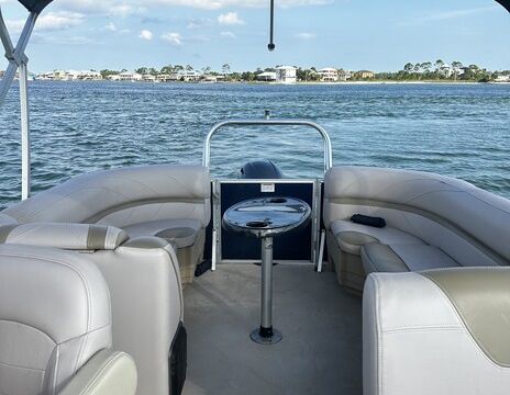 2019 23’ Sun Chaser Pontoon 12 ppl at Orange Beach