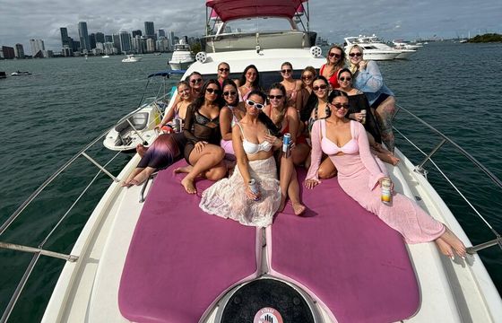 Enjoy MAXUM 46ft "Pink Lady" in Miami!