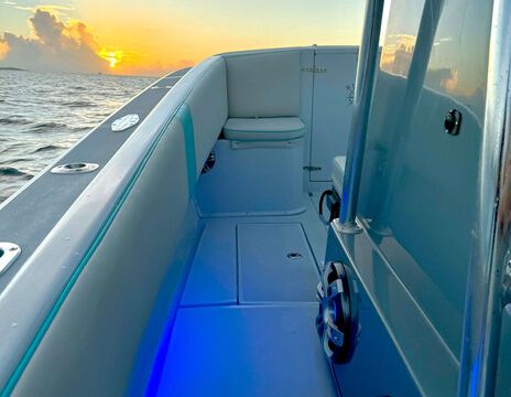 32' Contender — Private BVI and USVI Charters!