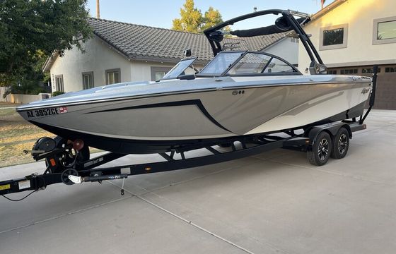 2018 Tige R23 – Premium Wake and Surf Boat | Perfect for Family Fun