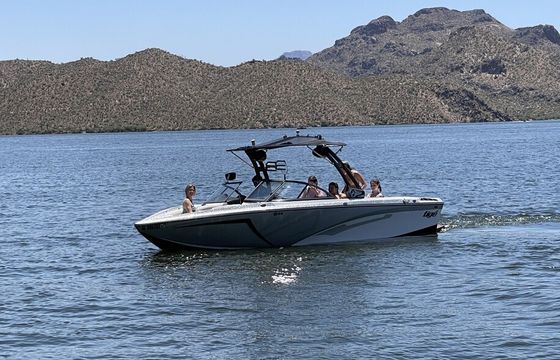 2018 Tige R23 – Premium Wake and Surf Boat | Perfect for Family Fun