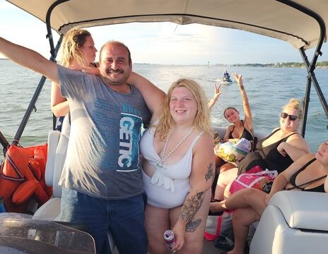Encore Bentley 2023 — Family Fun Pontoon with 140HP