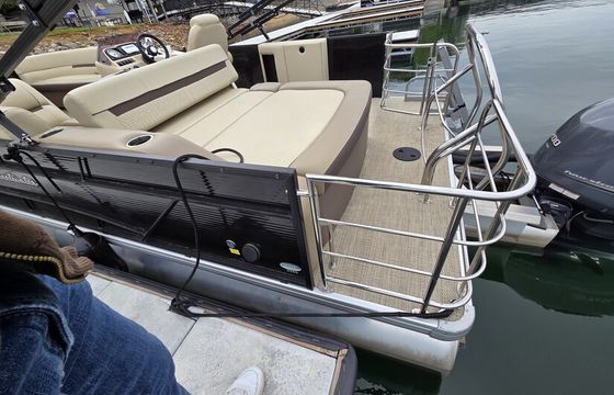 22' Tri-Toon (200hp Outboard)