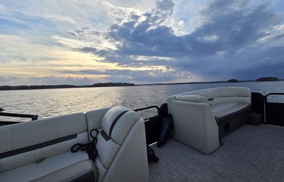 22' Tri-Toon (200hp Outboard)
