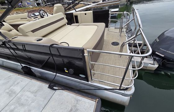 22' Tri-Toon (200hp Outboard)
