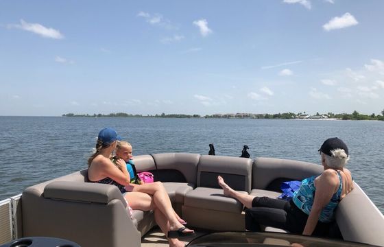 *Best Deal in Tampa Bay* - Comfortable, Luxury Toon - Captain Included
