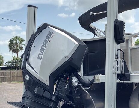 *Best Deal in Tampa Bay* - Comfortable, Luxury Toon - Captain Included