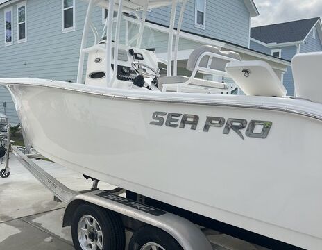 Cruise the Charleston harbor in a super clean 21ft Sea Pro
