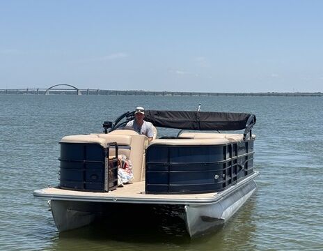 2019 Berkshire Pontoon | 115HP Yamaha | Family Fun on local lakes
