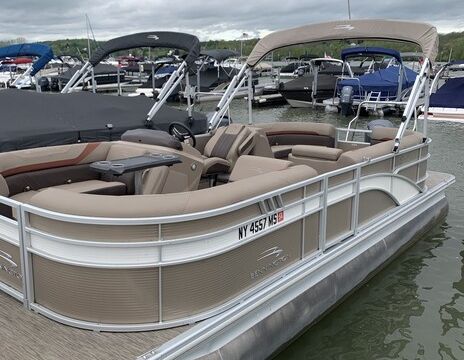 Weekly Rentals Only - 22' Tritoon Great shape and ready to go!