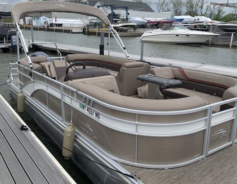 Weekly Rentals Only - 22' Tritoon Great shape and ready to go!