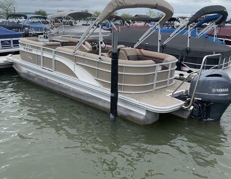 Weekly Rentals Only - 22' Tritoon Great shape and ready to go!