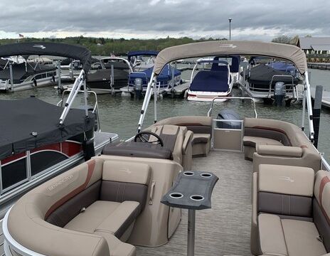 Weekly Rentals Only - 22' Tritoon Great shape and ready to go!